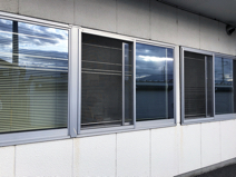働きやすい光と熱を 日照時間トップの地で窓リフォーム-自動換気窓16