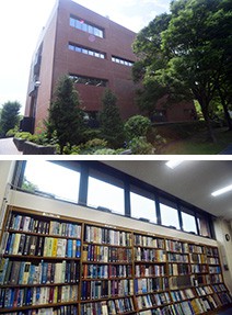 デザインを変えないZEB化 美しい経年図書館とエコガラス-西面/本と高窓