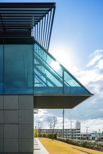 エコガラスのキューブが輝く 芸術的ZEBミュージアム-詳細写真01