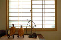 雰囲気たっぷりの和室の内窓は、ぱっと見は普通の障子と見まごうばかり。